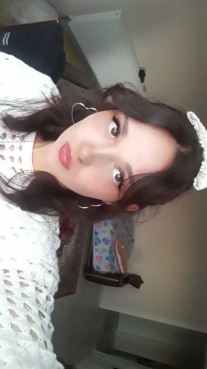 Siyah/Beyaz saç modeli bana yakışırmı ve çekici bi saç modeli mi?