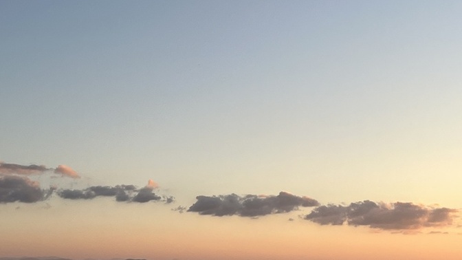 Sıkılıyorum, konuşmak istediğiniz bir şey var mı?