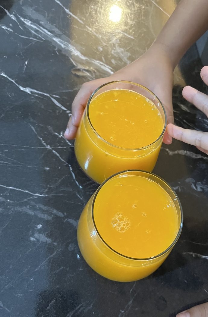 Taze sıkılmış portakal suyu mu , limonata mı?
