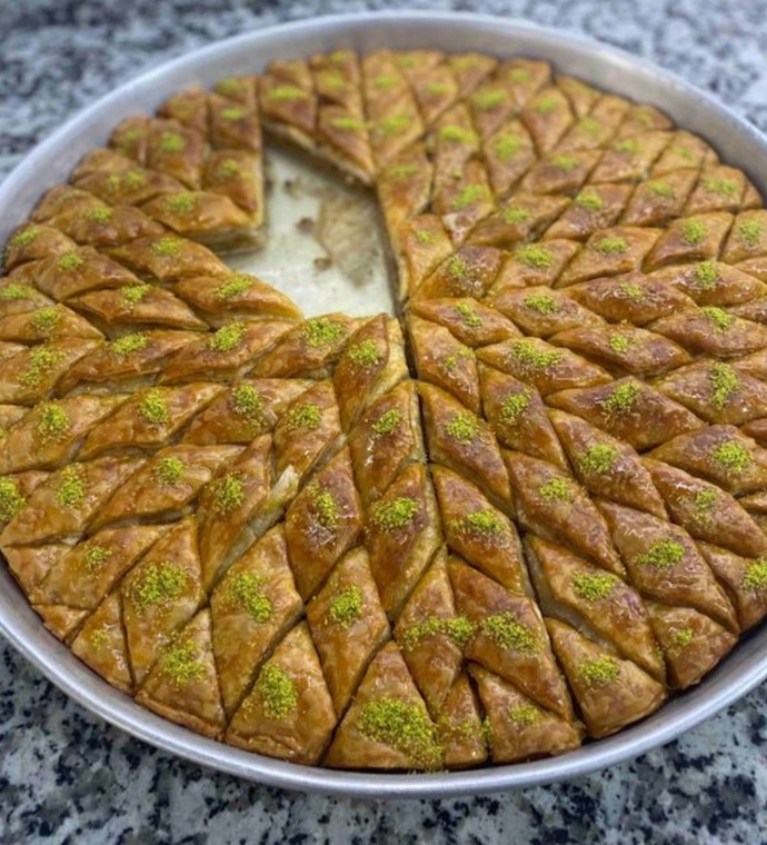 Ev baklavası mı yoksa hazır baklava mı sever siniz?