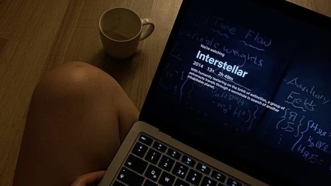 Bir diziyi binge-watch mi, haftalık takip etmek mi daha keyifli?