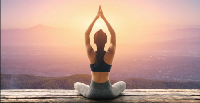 Yoga yapıyor musunuz yoksa sıcaklardan dolayı güneşi selamlamayı protesto mu ediyorsunuz 😂?