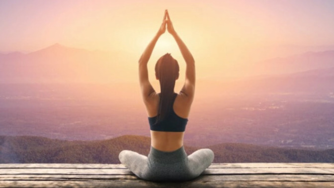 Yoga yapıyor musunuz yoksa sıcaklardan dolayı güneşi selamlamayı protesto mu ediyorsunuz 😂?