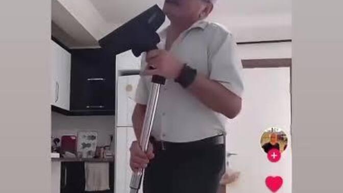 Temizlik yaparken şarkı söyler misiniz yoksa dinler misiniz?