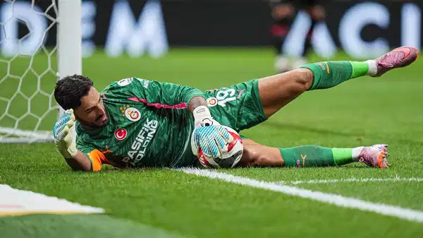 Takımınızda güvenebileceğiniz bir yedek kaleciniz olduğunu düşünüyor musunuz?
