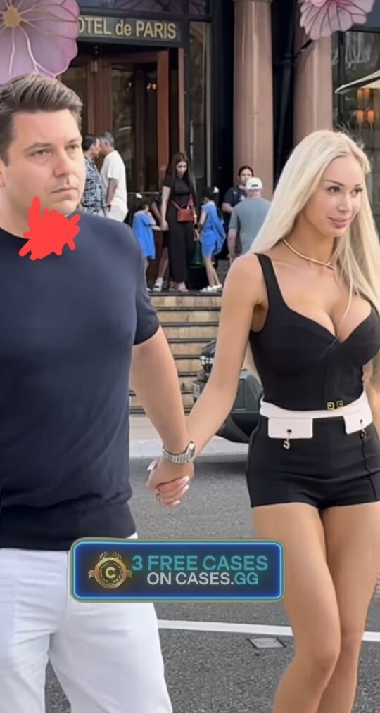 Bu kız bu adamla parası içinmi olmuş?