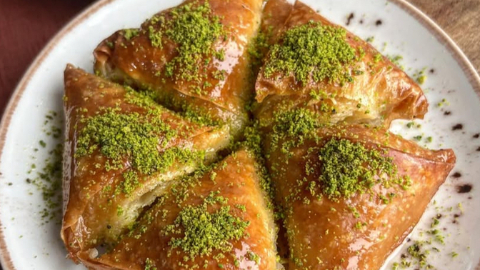 Doğu Karadeniz’in enfes lezzeti olan Laz böreğini hiç yediniz mi?