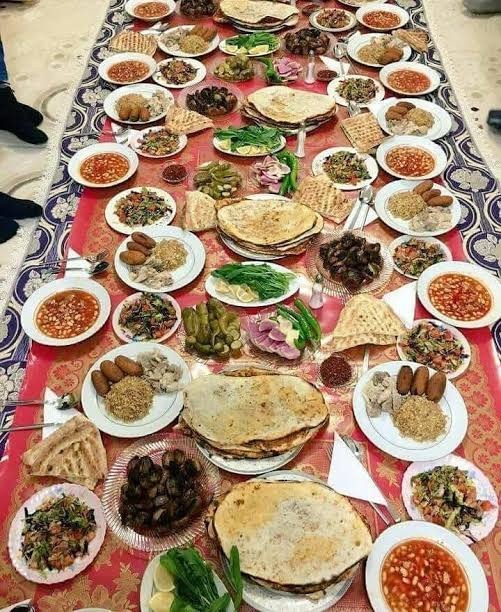 Yer sofrasında yemek yemek fakir işi mi yoksa keyif işi mi?