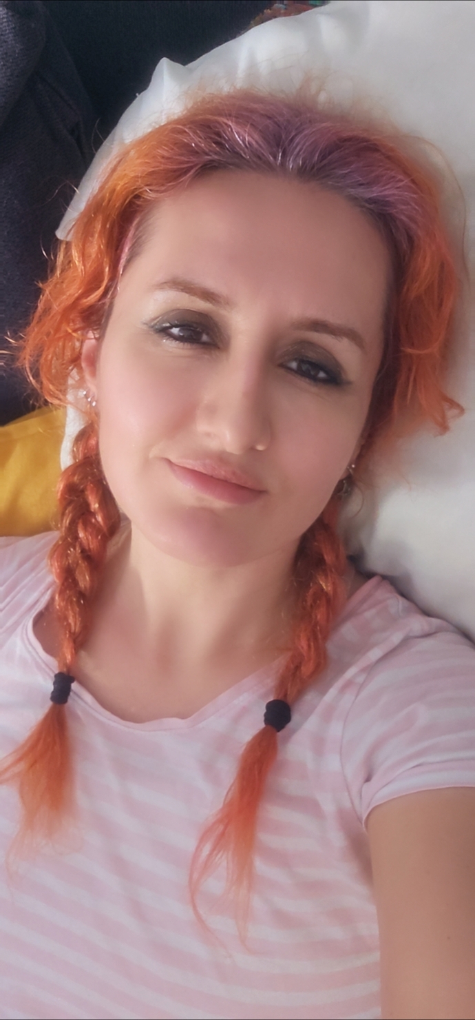 Wednesday saçları popüler olur mu etrafta örgülü dolaşan kadınlar görmek ister misiniz 🙂?