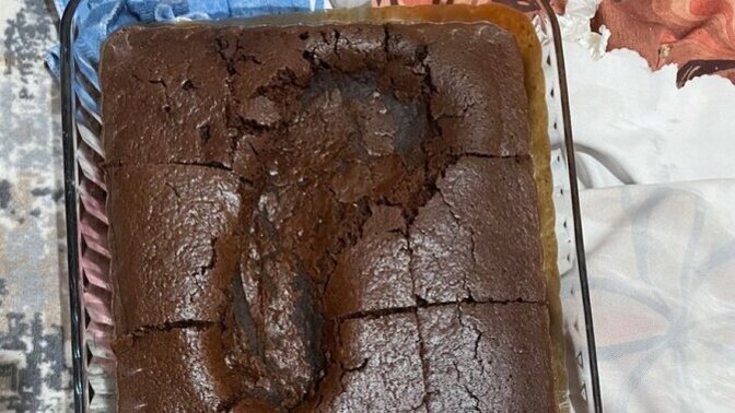 Eşim ailem gelecek diye pastaya bilerek bastın diyor, ben görmedim diyorum, küstü, haklı mı küsmekle?