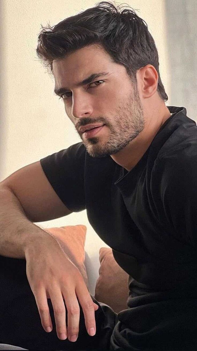 Sevgilisine laf atıldığında hiç tepki vermeyen erkekten sevgili olur mu?