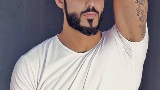Arabistan'da yıllar önce çok yakışıklı diye kovulan ömer borkan sizce gerçekten öyle mi?