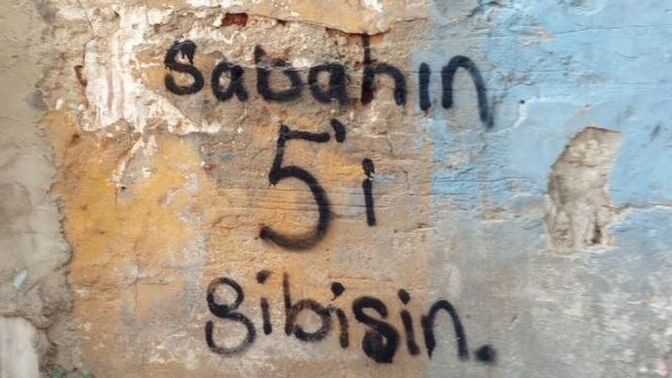 Duvara yazı yazacak olsanız ne yazardınız?