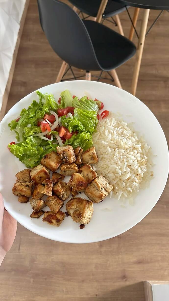 Öğlen yemeğini kaç gibi yersiniz?