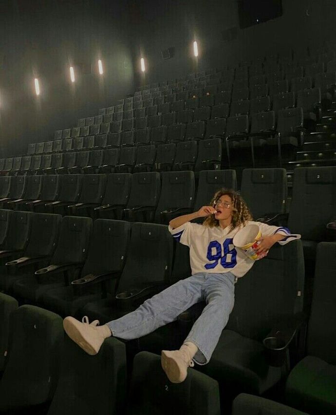 Dizi/film izlerken oturarak mı yoksa yatarak mı izlersiniz?