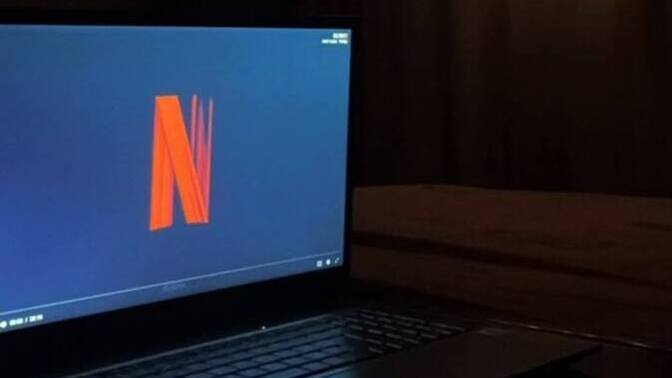 Dizi/film izlerken oturarak mı yoksa yatarak mı izlersiniz?