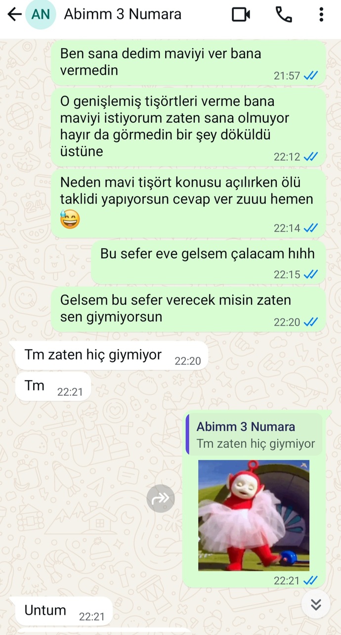 Abim hazır mavinin tişörtünü vermeyi kabul etti akıllı saatini de istesem verir mi ki?