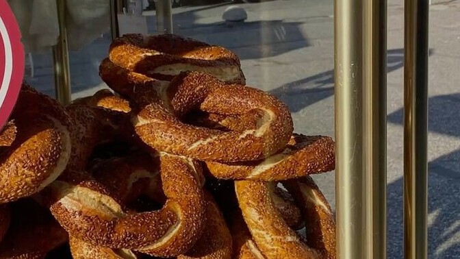 Tercihin hangisi? Sıcacık simit mi, sıcak ekmek mi?