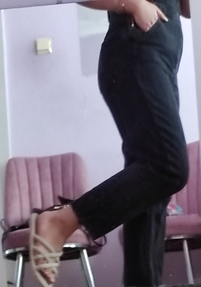 File ye gideceğim Çiya tohumu almaya siyah tulum giydim altıma şu terlikler çokmu kötü sizce?