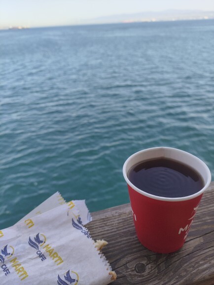 Ben bandirmaya gidiyorum 🤣 Bandırmada bana çay söyleyebilecek olan var mı?