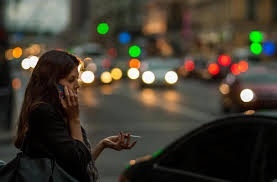 Telefonunuzu kısa süreliğine isteyen tanımadığınız birine verebilir misiniz?