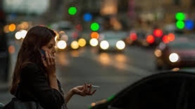 Telefonunuzu kısa süreliğine isteyen tanımadığınız birine verebilir misiniz?