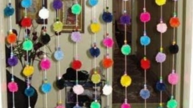 Renkli boncuklu kapı süsleri balkon kapısında mı yoksa mutfak kapısında mı daha hoş duruyor?