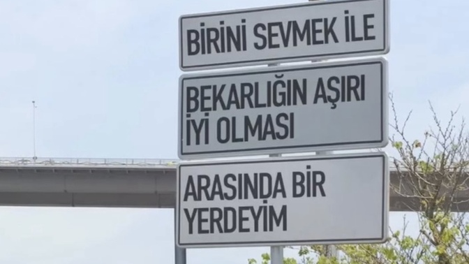 Ben tam olarak böyle arada kaldım işte sizde durumlar nasıl 😂🤦🏼‍♀️?
