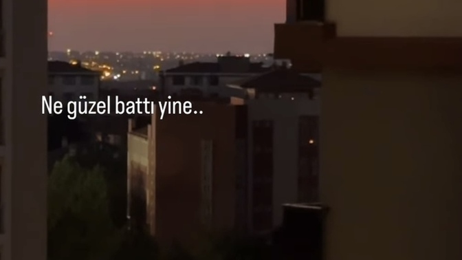 Nasıl gidiyor güzel mi geceler arkadaşlar benım karmaşık biraz kafam çok karışık yine tuhaf düşünceler neyse şeker gibi geceler💋?