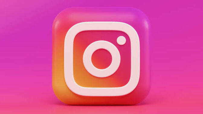 Instagram'da yakın arkadaşlarla paylaştığımız hikayeyi herkese açık yapamama saçmalığı niye düzeltilmedi?