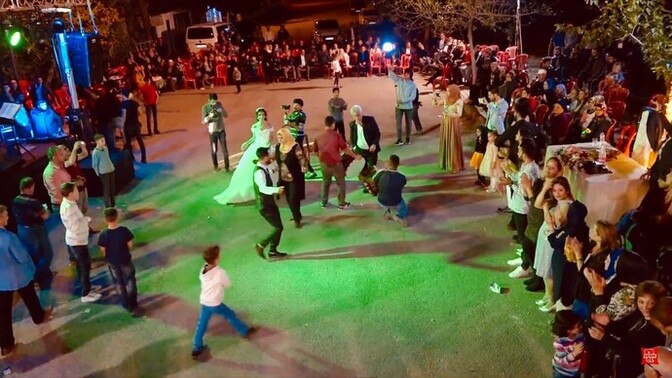 Düğün nişan gibi ortamlarla aranız nasıl?