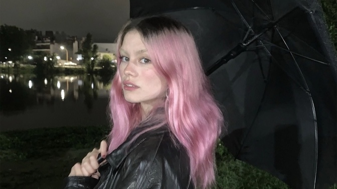 Saçımı sarı mı yoksa pembe mi yapmalıyım?