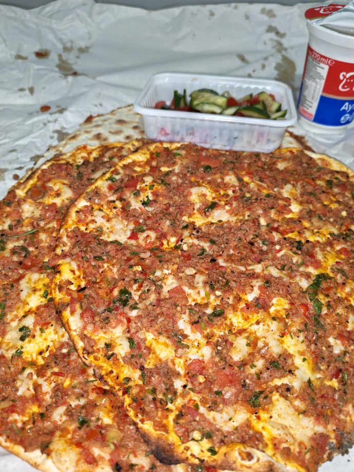 Tek başınıza 5 tane lahmacun yiyebilir misiniz?