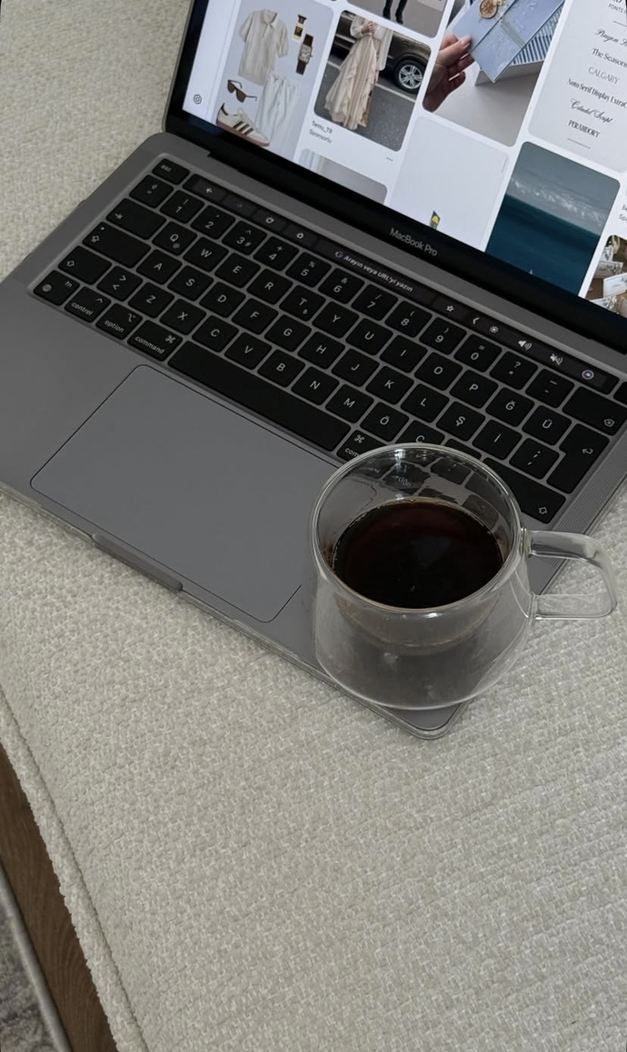 Zor olduğun için mi , zor sevdiğin için mi yalnızsın?