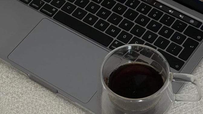 Zor olduğun için mi , zor sevdiğin için mi yalnızsın?