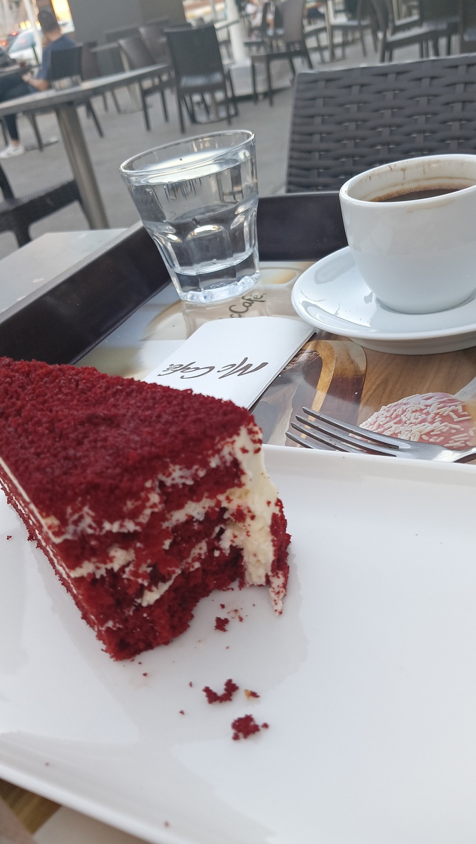 Kahve yanına tatlısız olmaz mı?