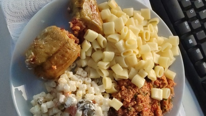 Bana çalışırken yemek getiren teyzeleri evlilik vaadiyle kandırıyorum hocam günah mı?