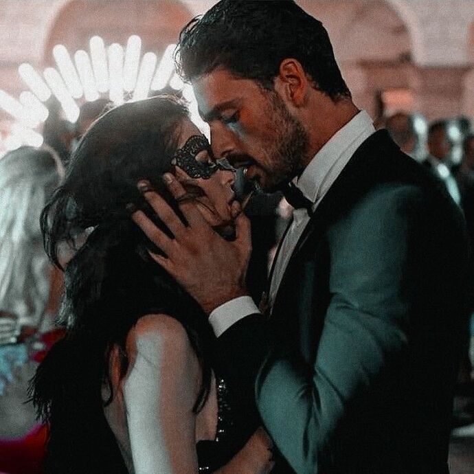 Ya ben fazlayım bu dünyada ya da bu dünya sensiz fazla bana 🍃