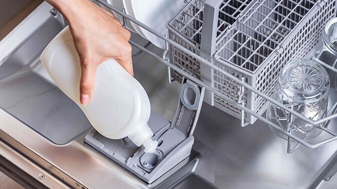 Bulaşık makinesinde parlatıcı kullanmak doğru mu?