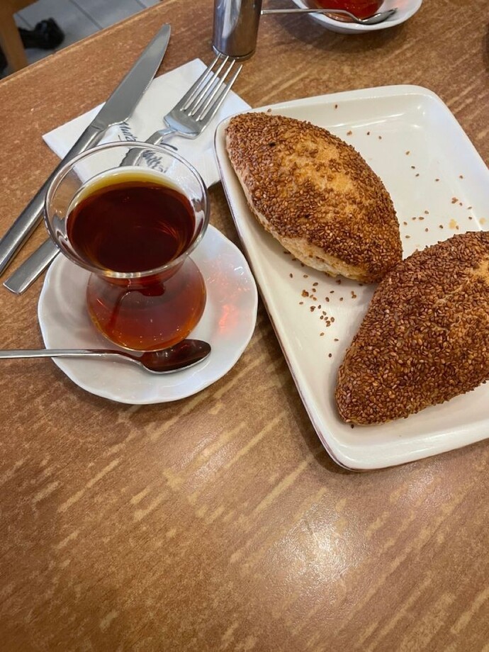 Simit mı poğaça mı çayla gider?