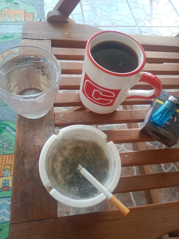 Kahve, su ikilisine ne eşlik ederdi sizde?