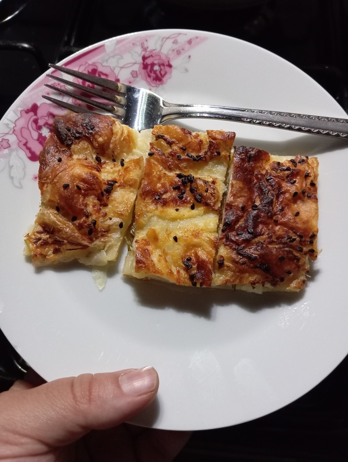 Çayla mı kola ile mi daha çok gider sizce yanında içecek olarak?