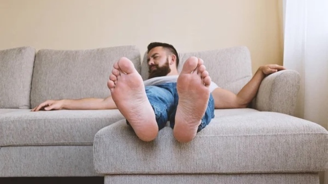 Çıplak ayakla uyumak mı daha rahat uyumayı sağlar?