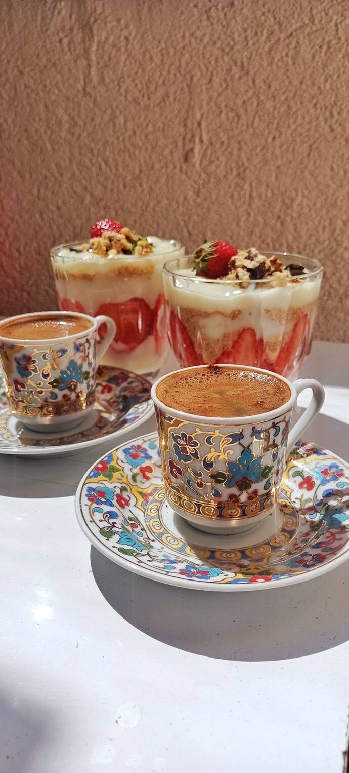 Kahveye eşlik eden en güzel tatlı nedir sence?