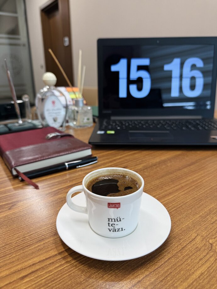 Kahve arası verdiğiniz de. Ne ile meşgul oluyorsunuz?
