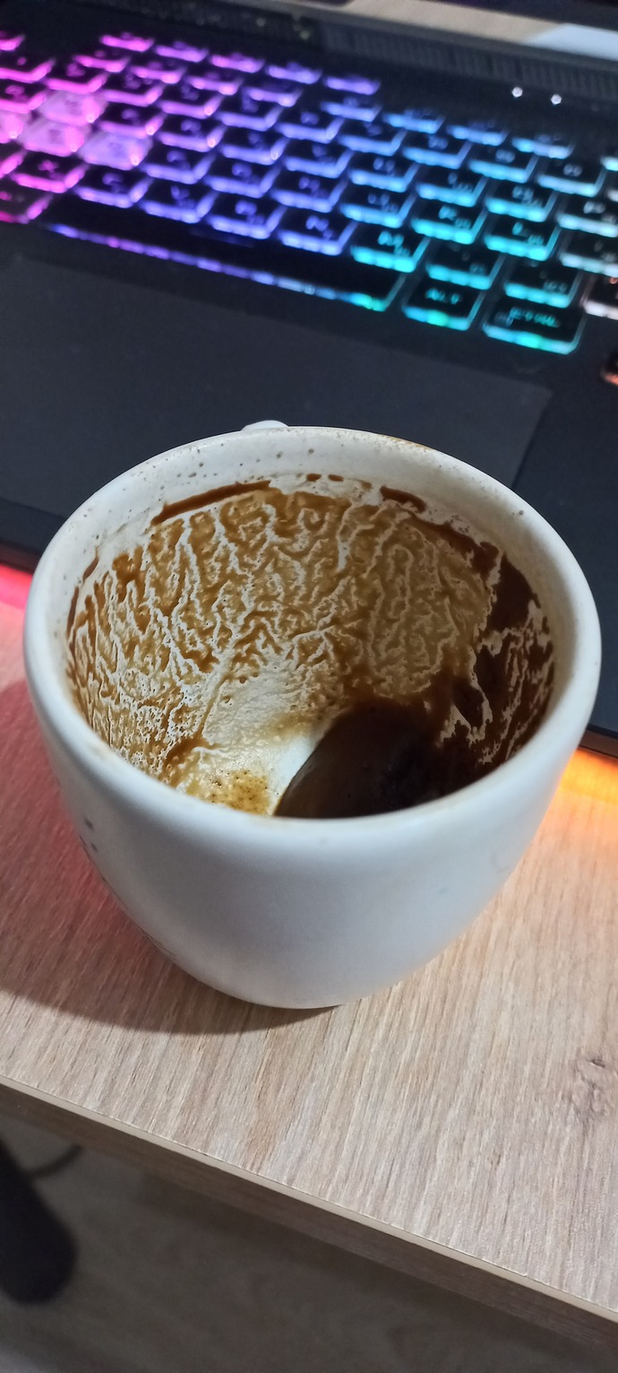Fal bakabilen varsa yorumlar mı? kahvemde ne çıkmış?