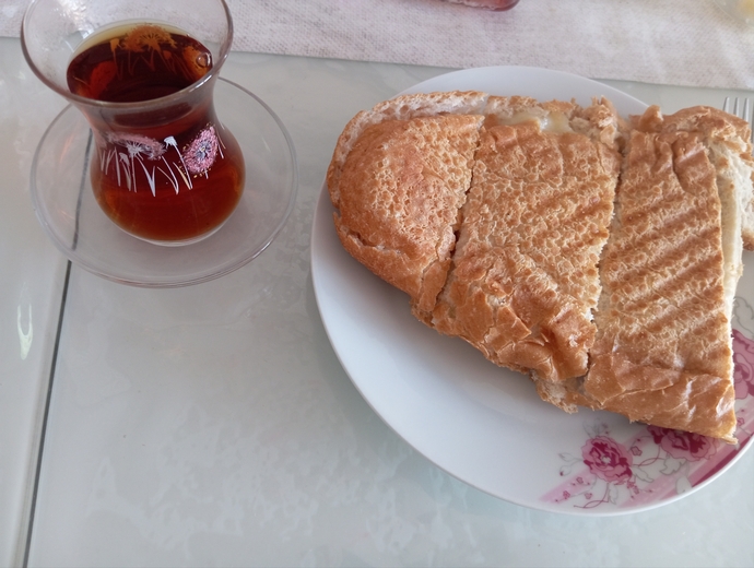 Kahvaltıda tost yer misiniz?