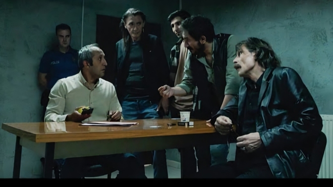Polis olsanız şüpheliyi başarılı şekilde sorgulayabilir miydiniz?