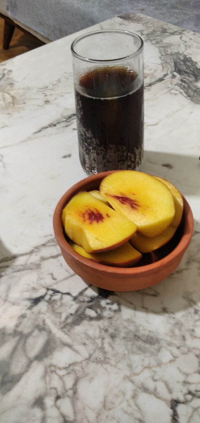 Sizin öpüşerek çıkarttığınız sesi ben şeftali 🍑 yiyerek çıkartıyorum, hayat çok acımasız değil mi?