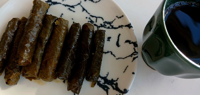 Size kahvaltıda sarma+çay ikram etsem beni kınar mısınız?
